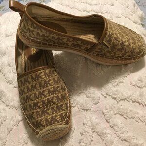 Michael Kors Signature Logo Women’s Beige Slip On Espadrille Shoes Size 5M  Nice